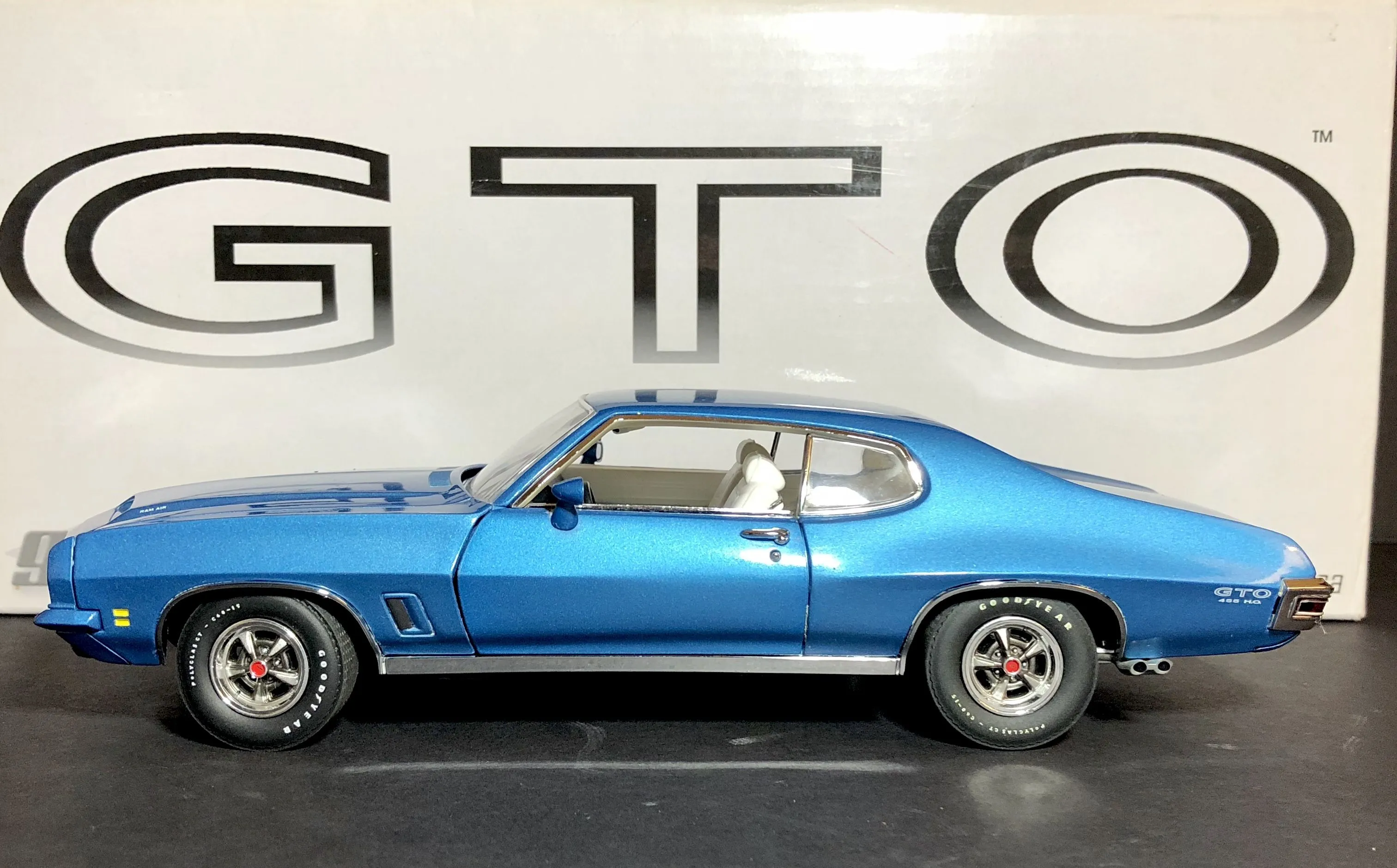 46280 model car background