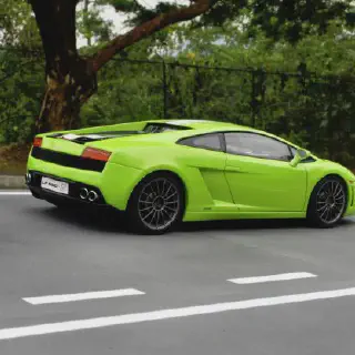 /img/46280-realistic-reflections.webp