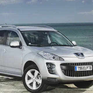 /img/46283-peugeot-4007-diecast-details.webp