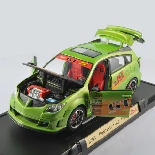 /img/46289-diecast-car-cleaning.webp