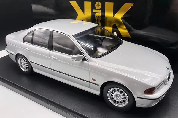 46325 bmw 530i diecast car detail
