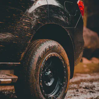 /img/46328-ford-endeavour-diecast-cars-display.webp