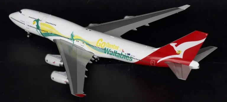 /img/46332-model-airplane-display.webp