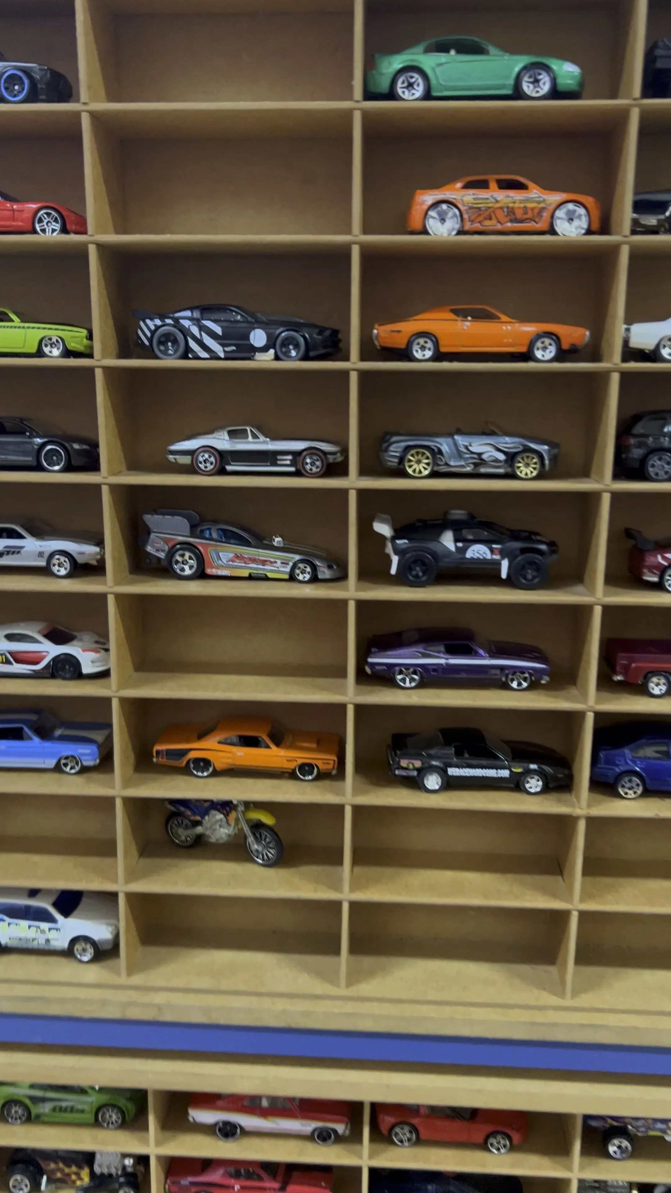 /img/46351-mercedes-diecast-shop-7.webp