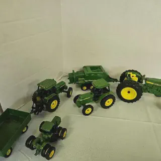 /img/46369-john-deere-grader-diecast.webp