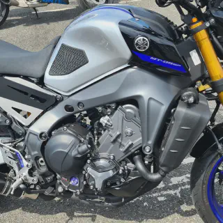 /img/46404-fz09-diecast-collection-display.webp