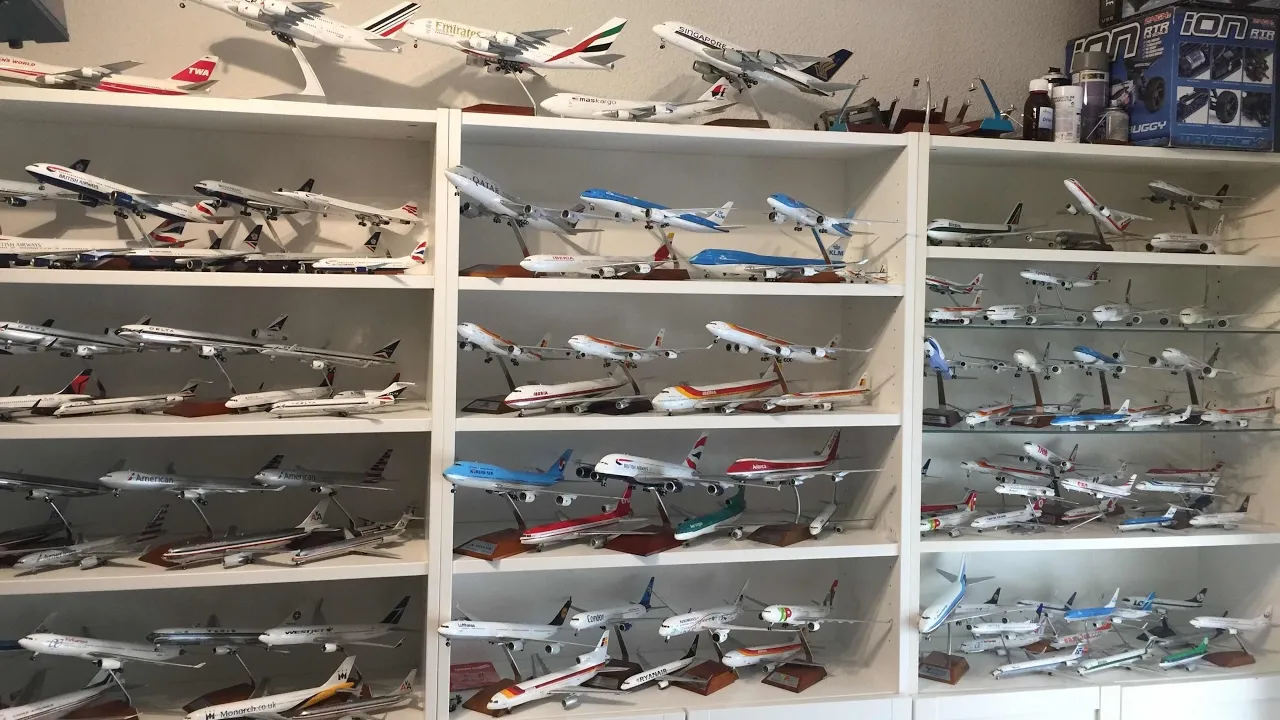 /img/46451-collecting-diecast-aircraft.webp