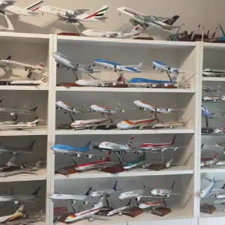 /img/46451-collecting-diecast-aircraft.webp
