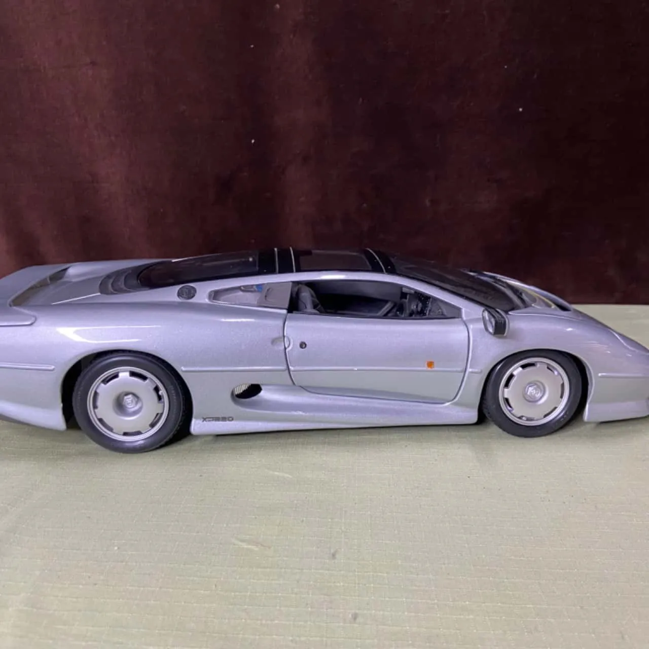 46468 jaguar xjr diecast