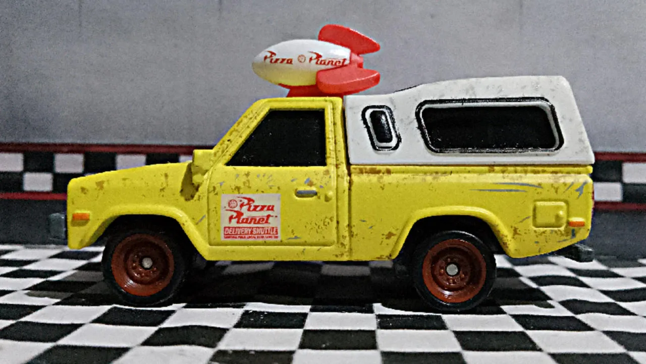 /img/46473-pizza-planet-truck-diecast-7.webp