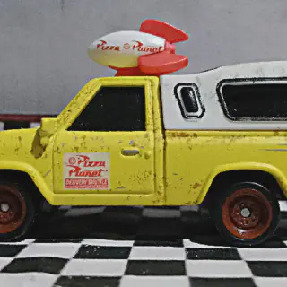/img/46473-pizza-planet-truck-diecast-7.webp