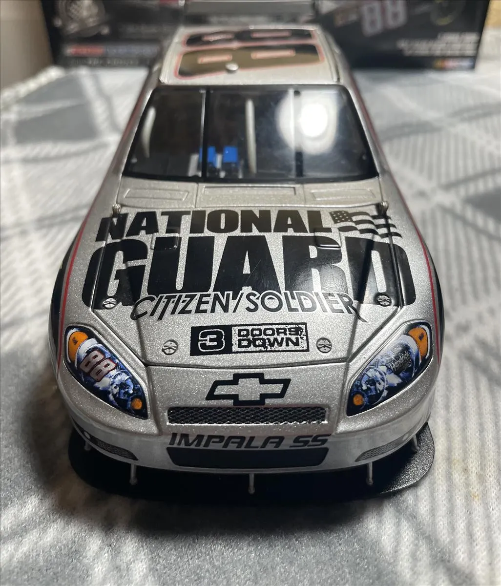 /img/46476-diecast-car-display.webp