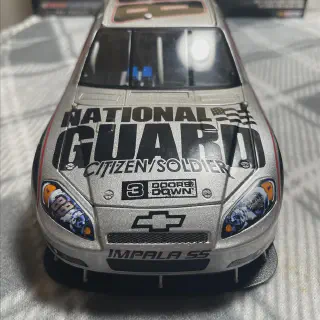 /img/46476-diecast-car-display.webp