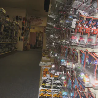 /img/46480-diecast-cars-display.webp