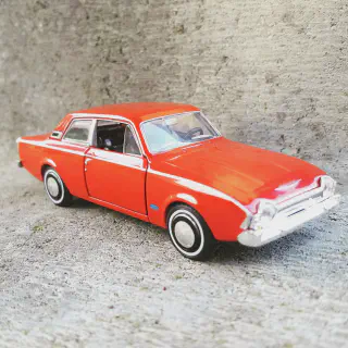 /img/46496-diecast-model-cars-comparison.webp