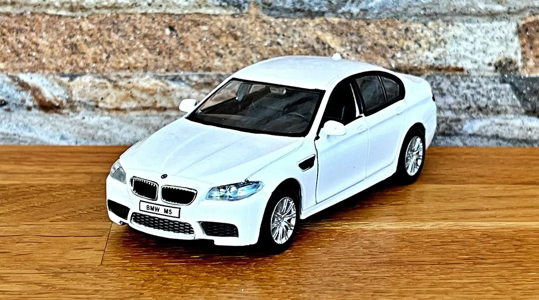 46500 diecast model bmw 535i display