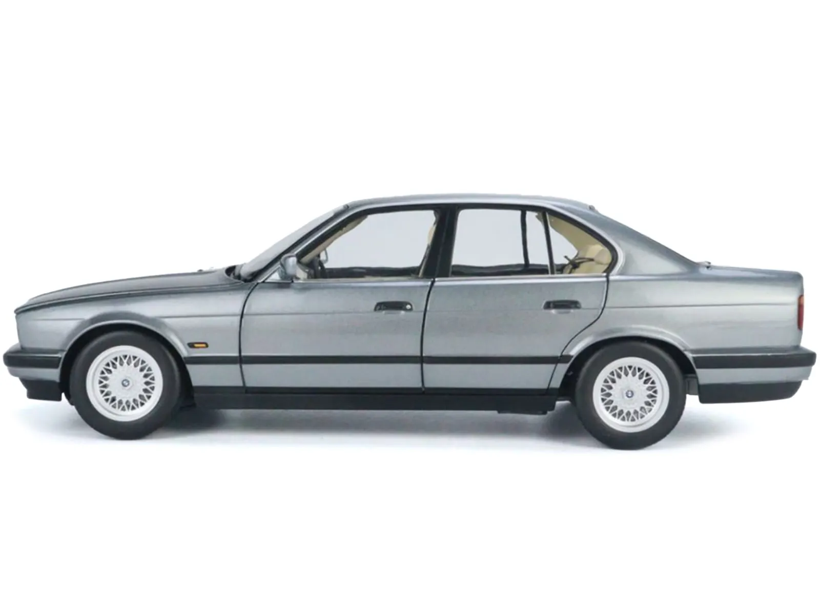 /img/46500-kyosho-bmw-535i-diecast.webp