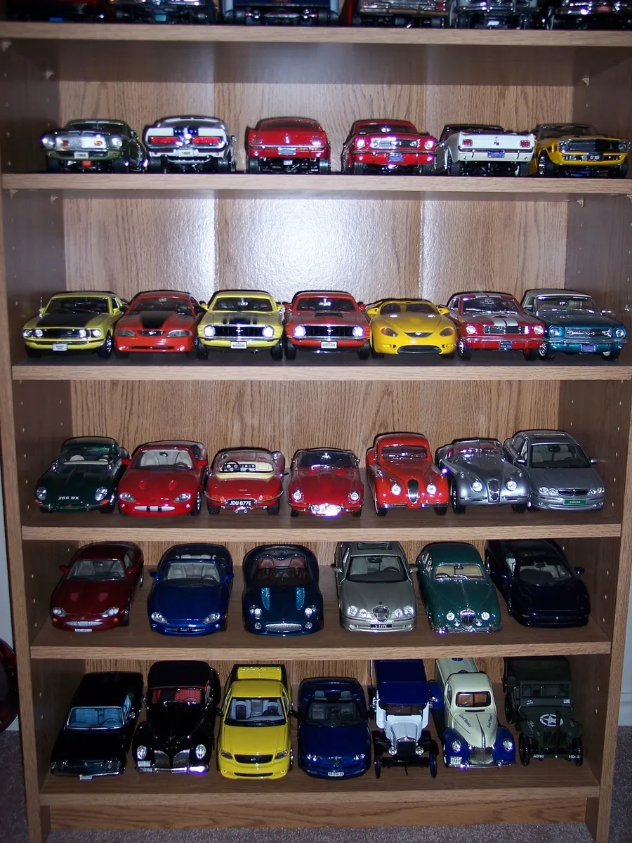 /img/46504-1-18-diecast-car-future.webp