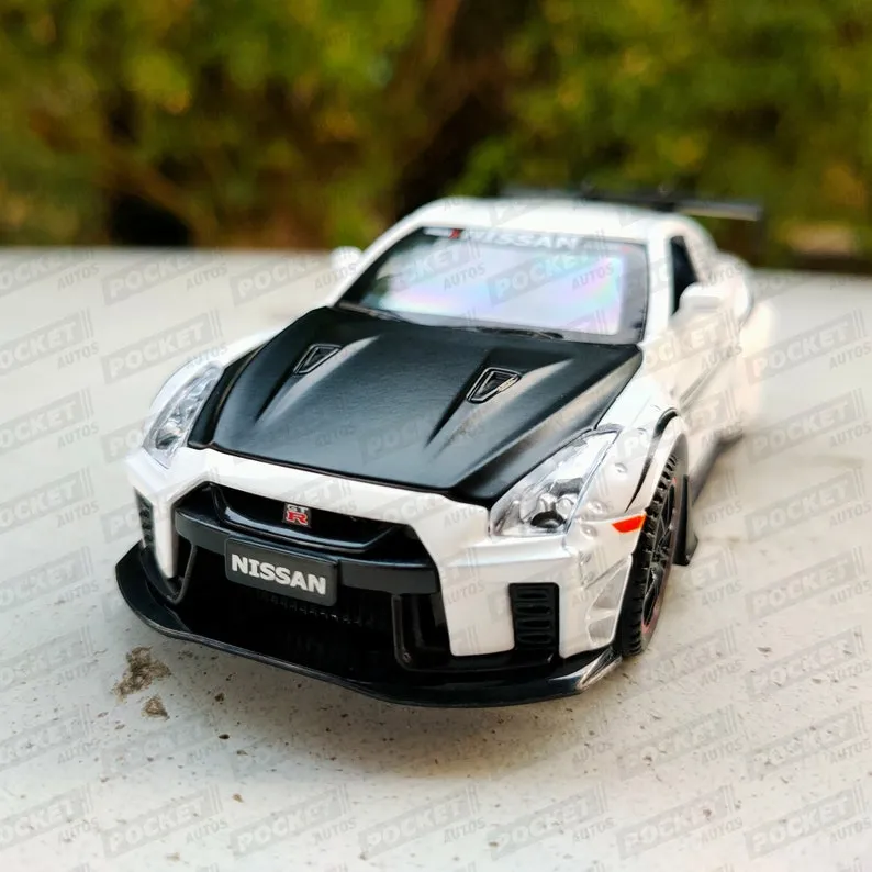 /img/46513-gtr-diecast-car-4.webp