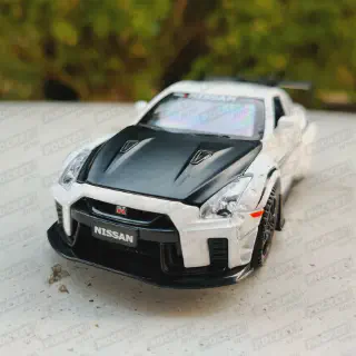 /img/46513-gtr-diecast-car-4.webp