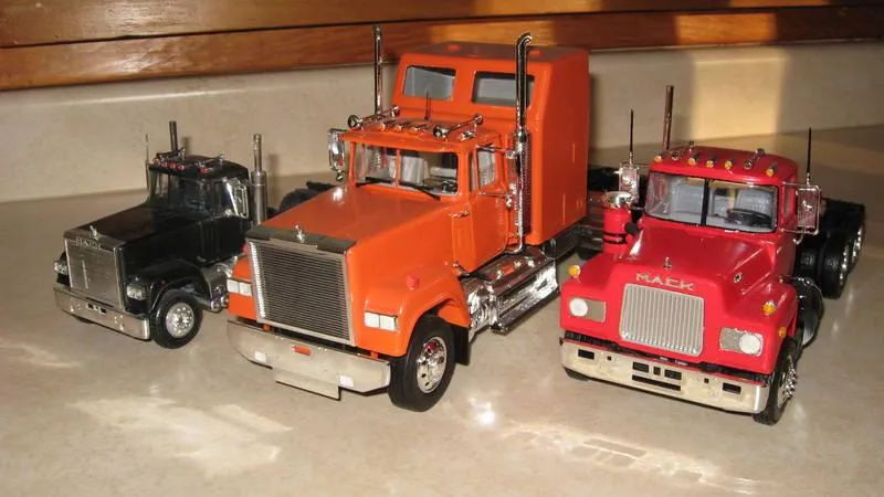 46522 talking mack diecast set 3