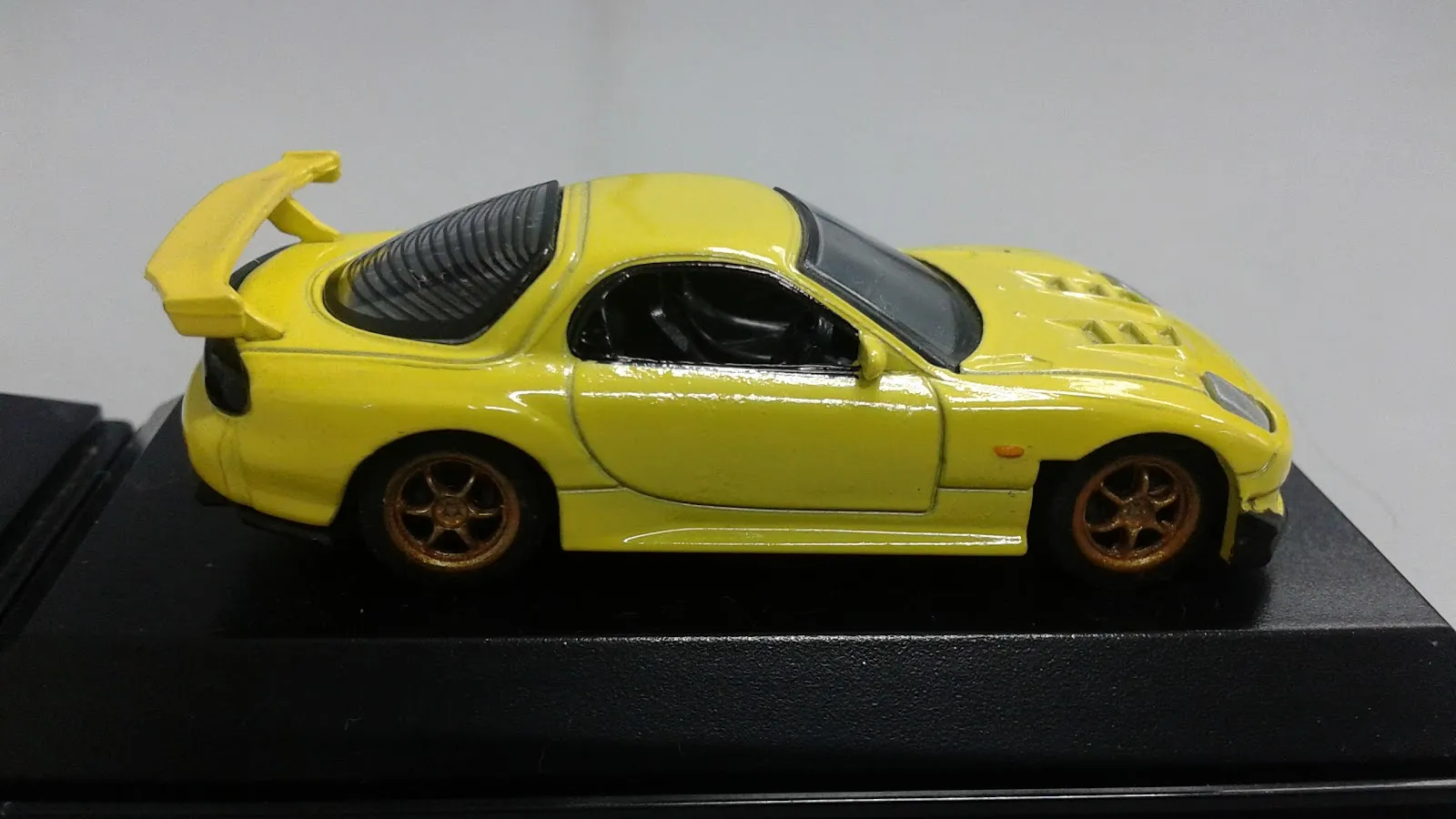 46526 real x diecast display