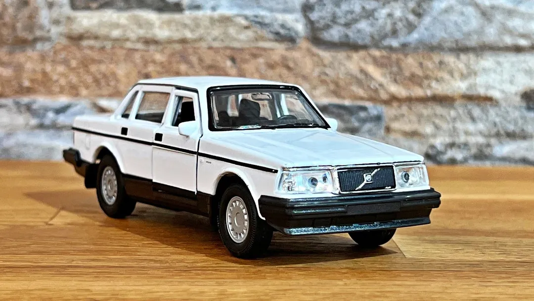 46528 volvo 240 diecast model 3