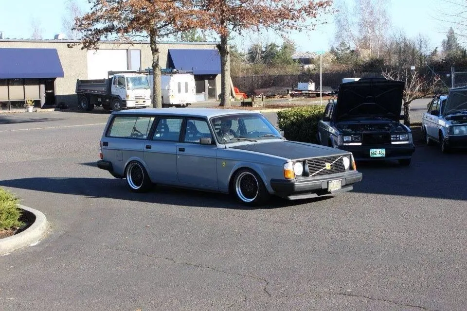 46528 volvo 240 diecast model 6