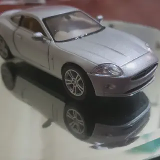 /img/46536-kinsmart-diecast-mobil-display.webp