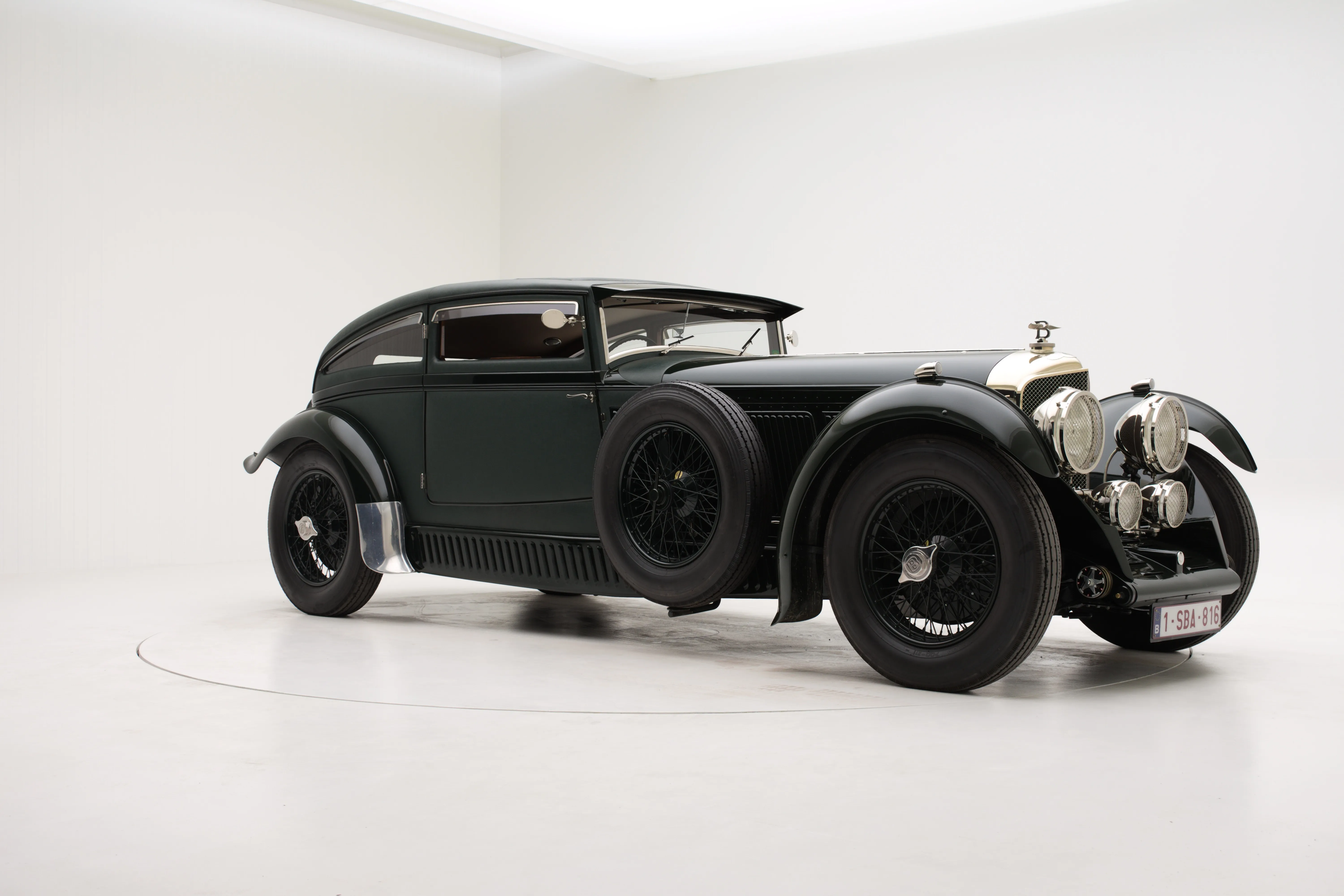 46580 bentley blue train diecast features