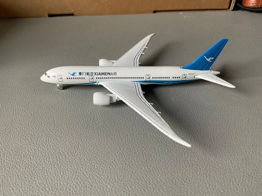 46583 corgi model airplane